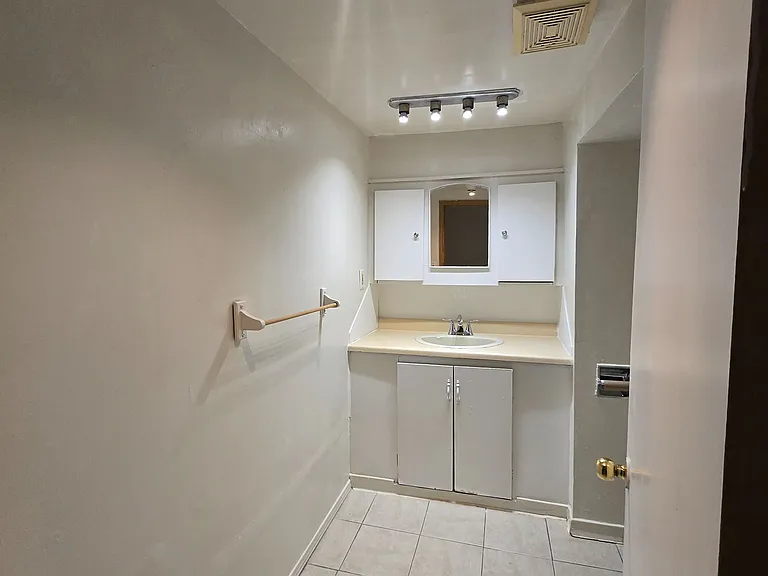 14 Richardson Dr #B — Photo 7
