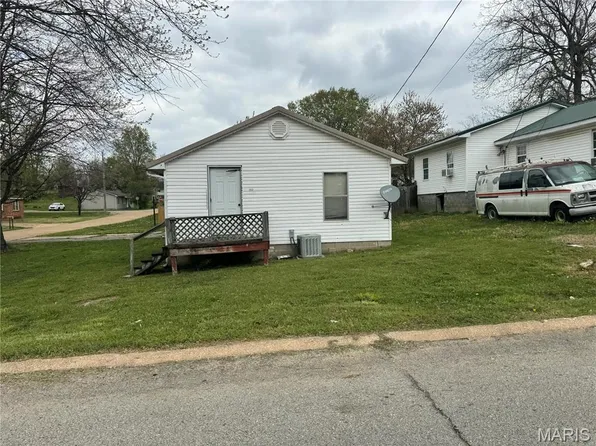 1107 Winnie St, Poplar Bluff, MO 63901