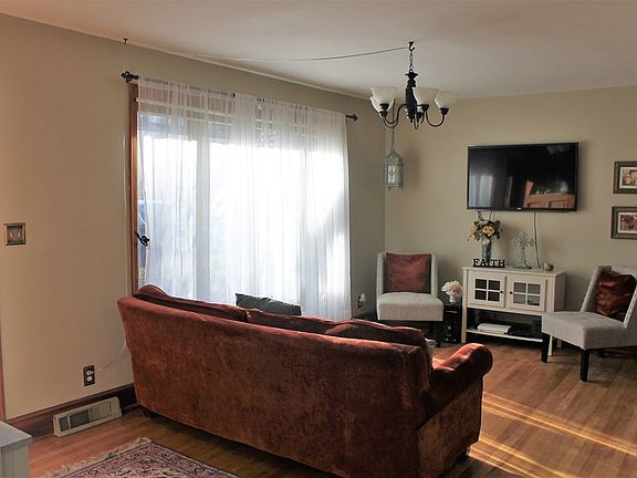 5th image of 453 Lakeside Dr