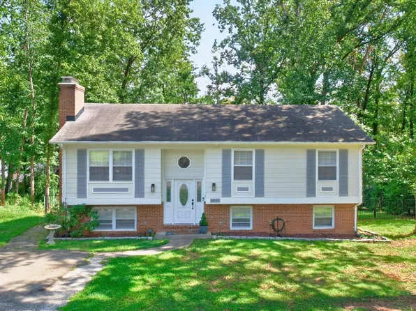 1321 Oak Tree Ln, Charlottesville, VA 22901