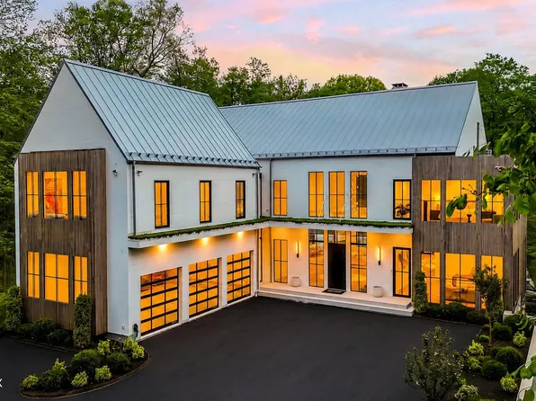 41 Mohawk Ln, Greenwich, CT 06831