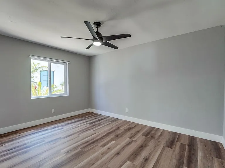 5008-5012 Long Branch Ave — Photo 13