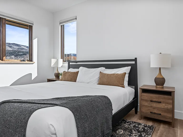 Master Bedroom|King Size Bed