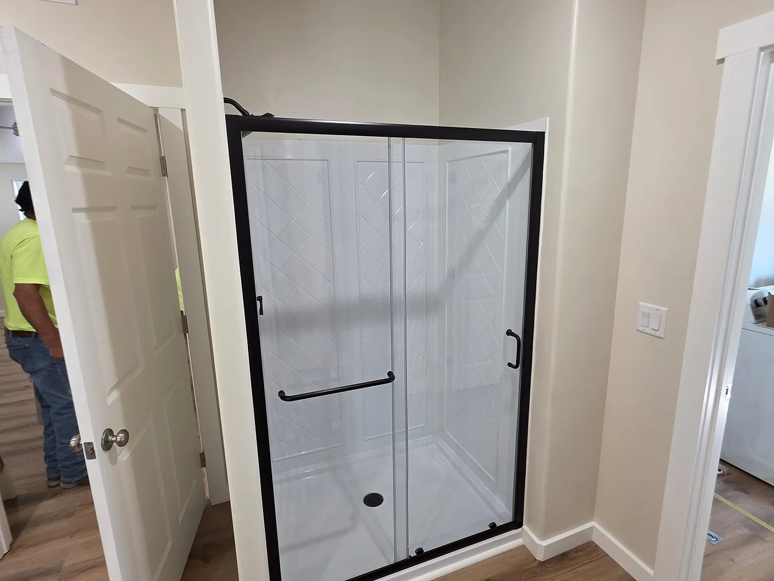 4 bed, 2080 sqft, $2,300 — Photo 4