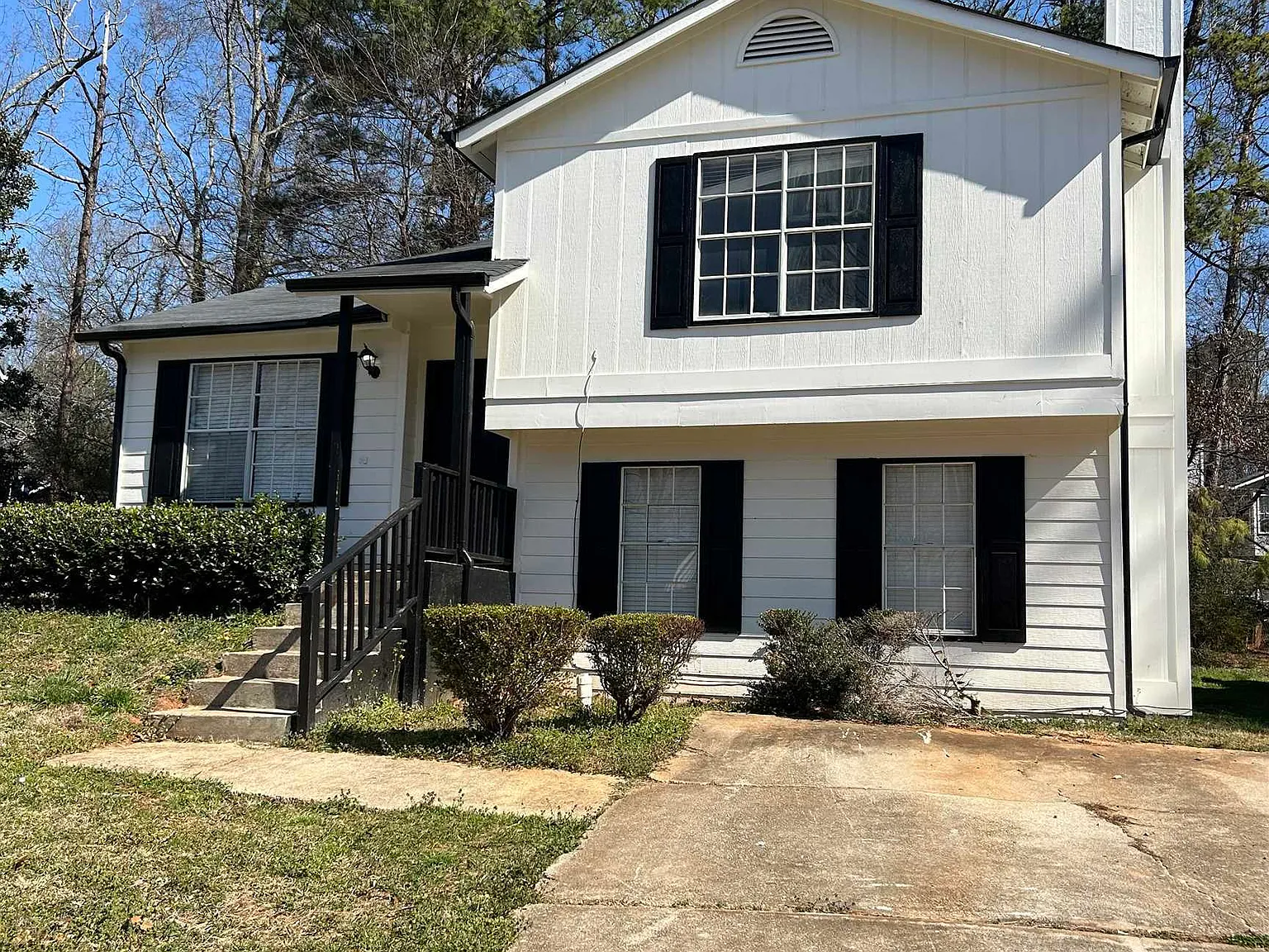 2 bed, 1.0 bath, 1260 sqft, $1,330 — Photo 1