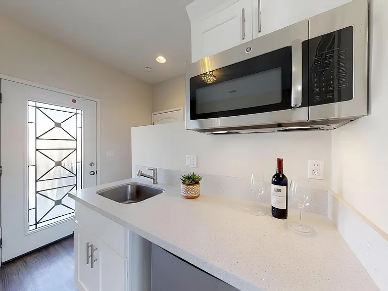 1203 W Gardena Blvd #C — Photo 9