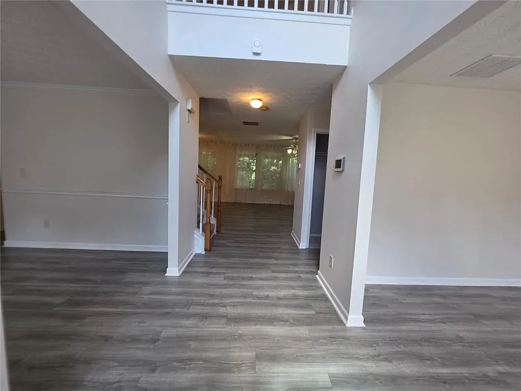 4 bed, 2.0 bath, 2784 sqft, $2,600 — Photo 3