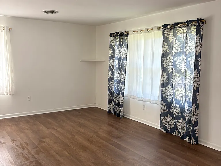 16 Selby Ct — Photo 3