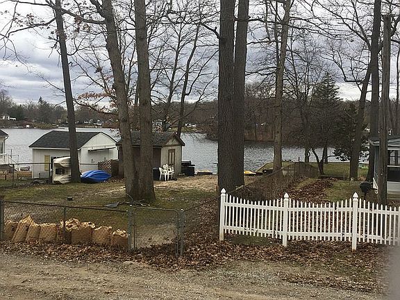 3rd image of 11541 Riverbank Ln