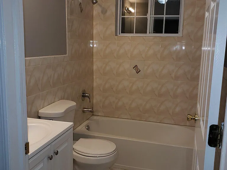 1086 William St #2 — Photo 11