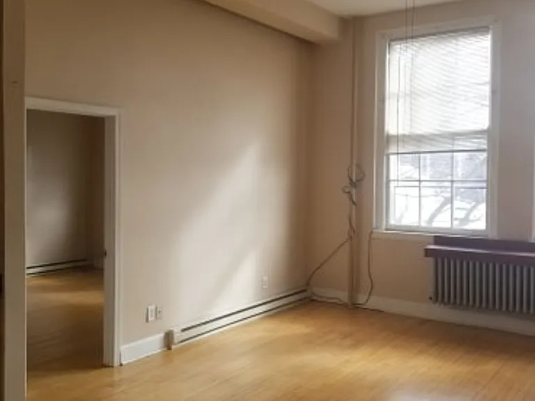 227 W Wapello St — Photo 22