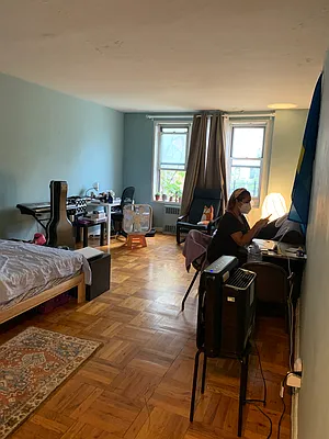 Rented by Standard Living Realty Inc | media 7