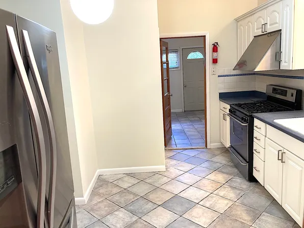 284 Magnolia Avenue image 6 of 23