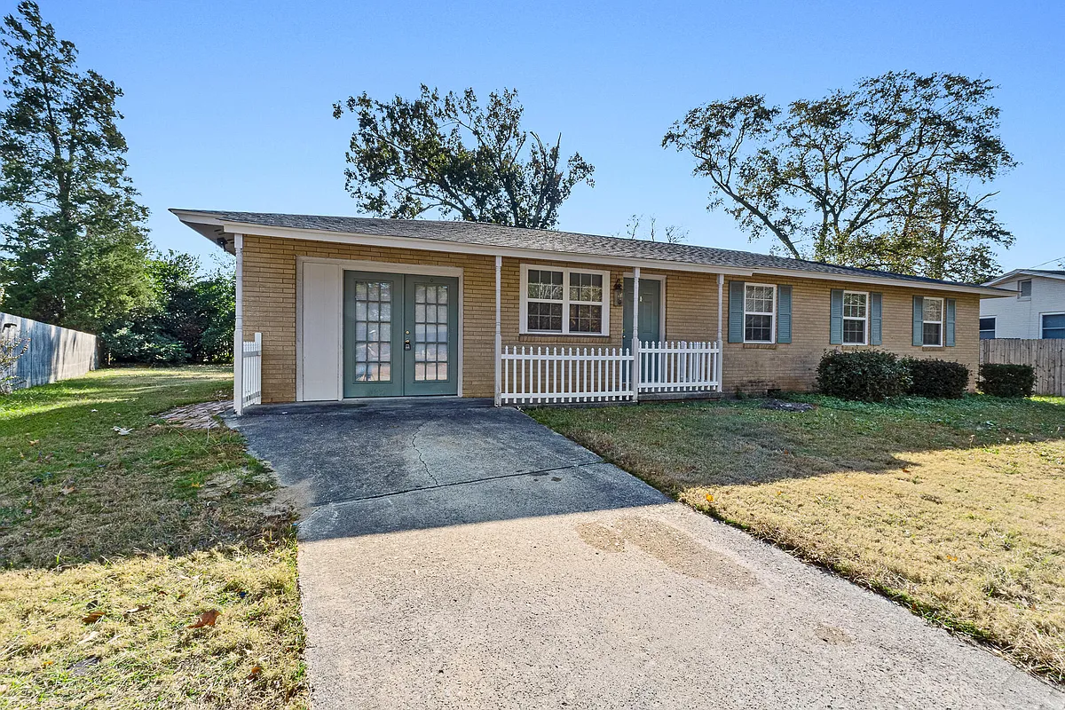 Building Photo - Fernwood Cir
