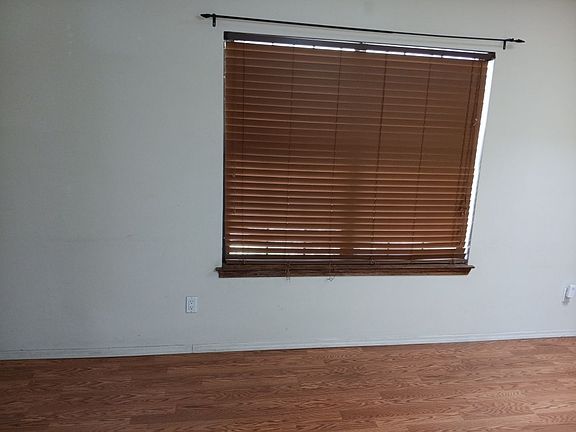 3rd image of 13129 Neon Ave NE