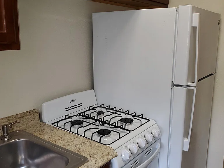 363 Elwood Ave #6 — Photo 7