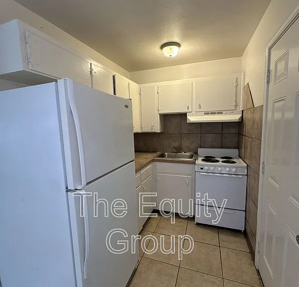 331 E Elm St #1 — Photo 9