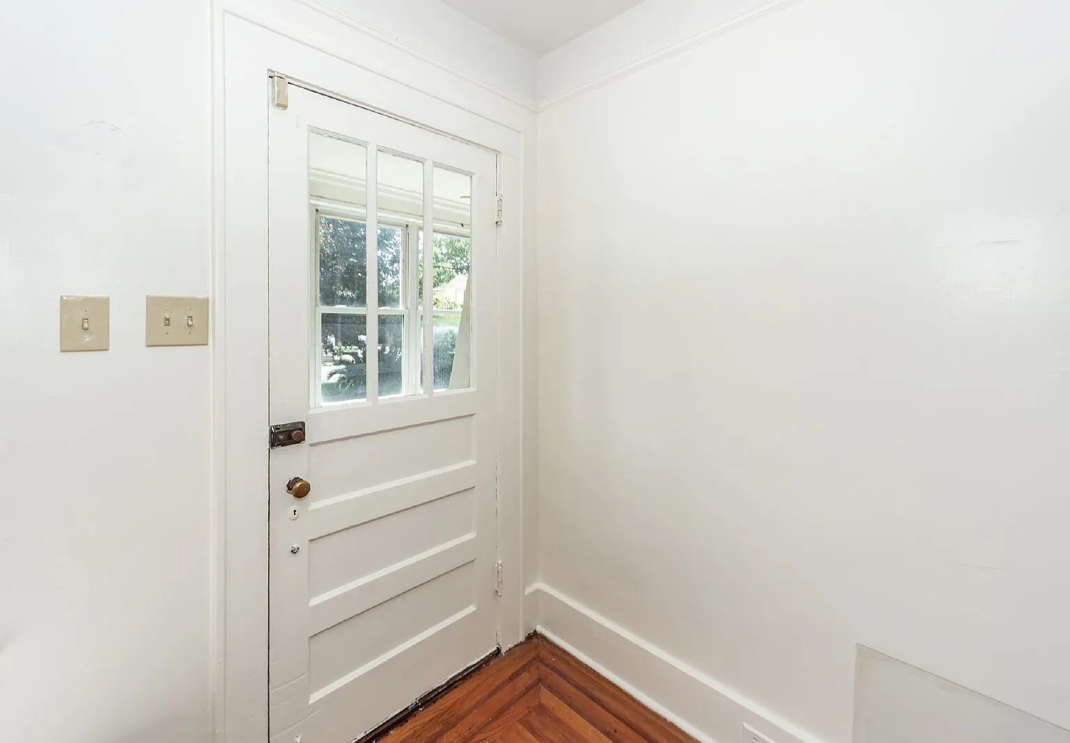 2 bed, 1.0 bath, 1376 sqft, $3,500 — Photo 3