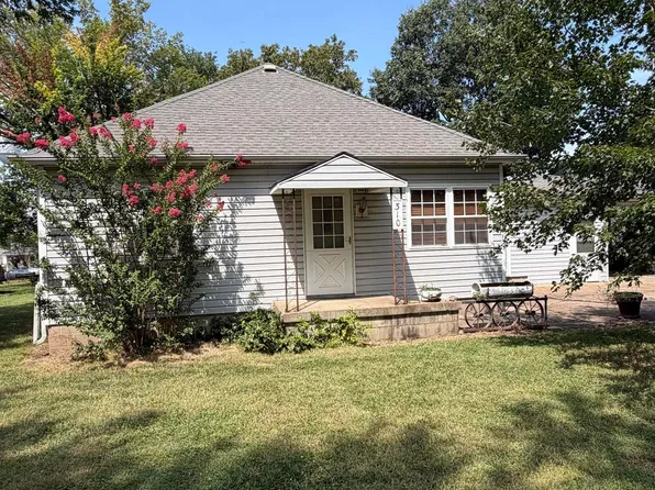 310 E Greenwood St, Hamilton, KS 66853
