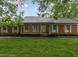 3925 Taggett Lake Dr, Highland, MI 48357