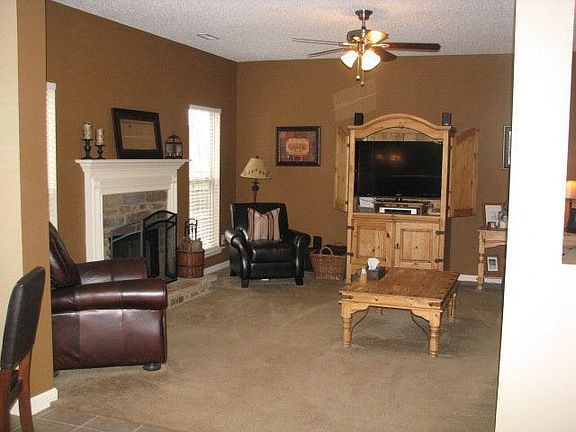 2nd image of 110 Blue Spruce Dr