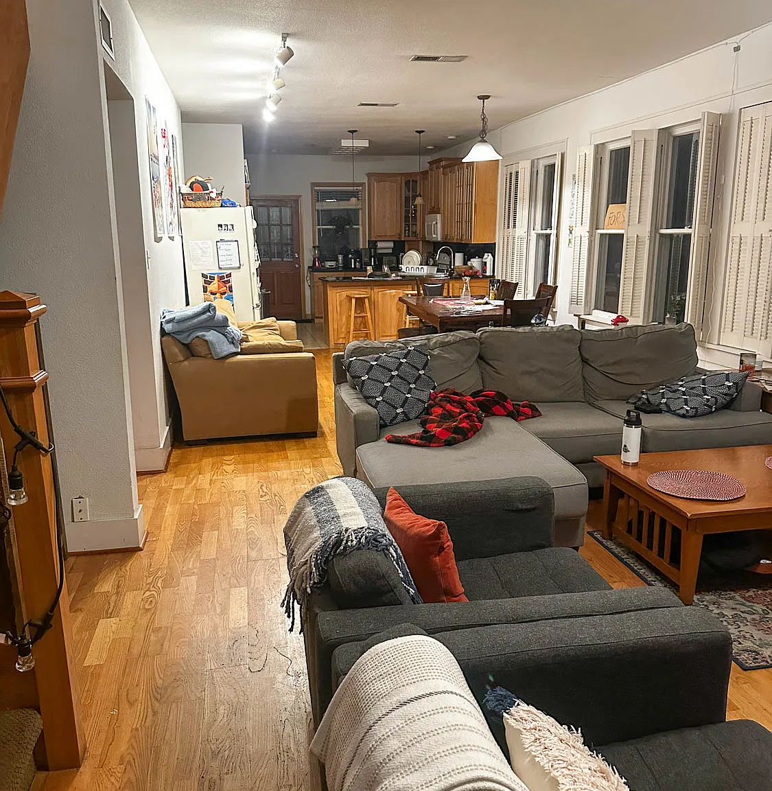 5 bed, 2400 sqft, $5,200 — Photo 3