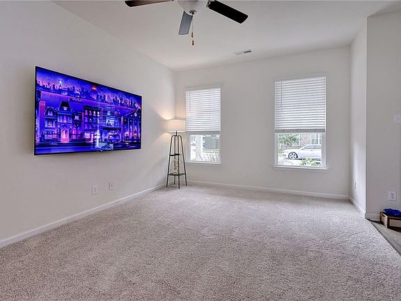 5th image of 2027 Chartwell Dr