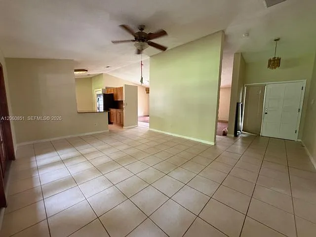 4 bed, 2.0 bath, 2341 sqft, $3,900 — Photo 3