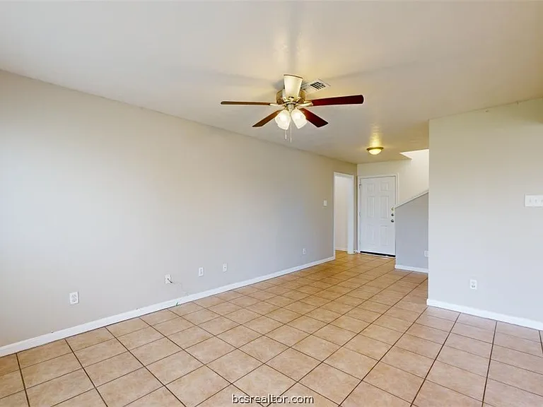 915 Bougainvillea St — Photo 3