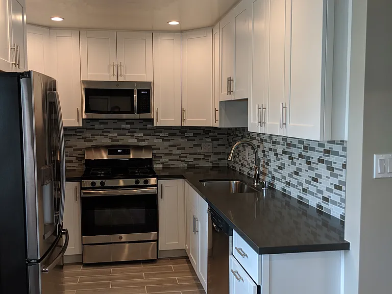 864 Alta Loma Dr — Photo 2
