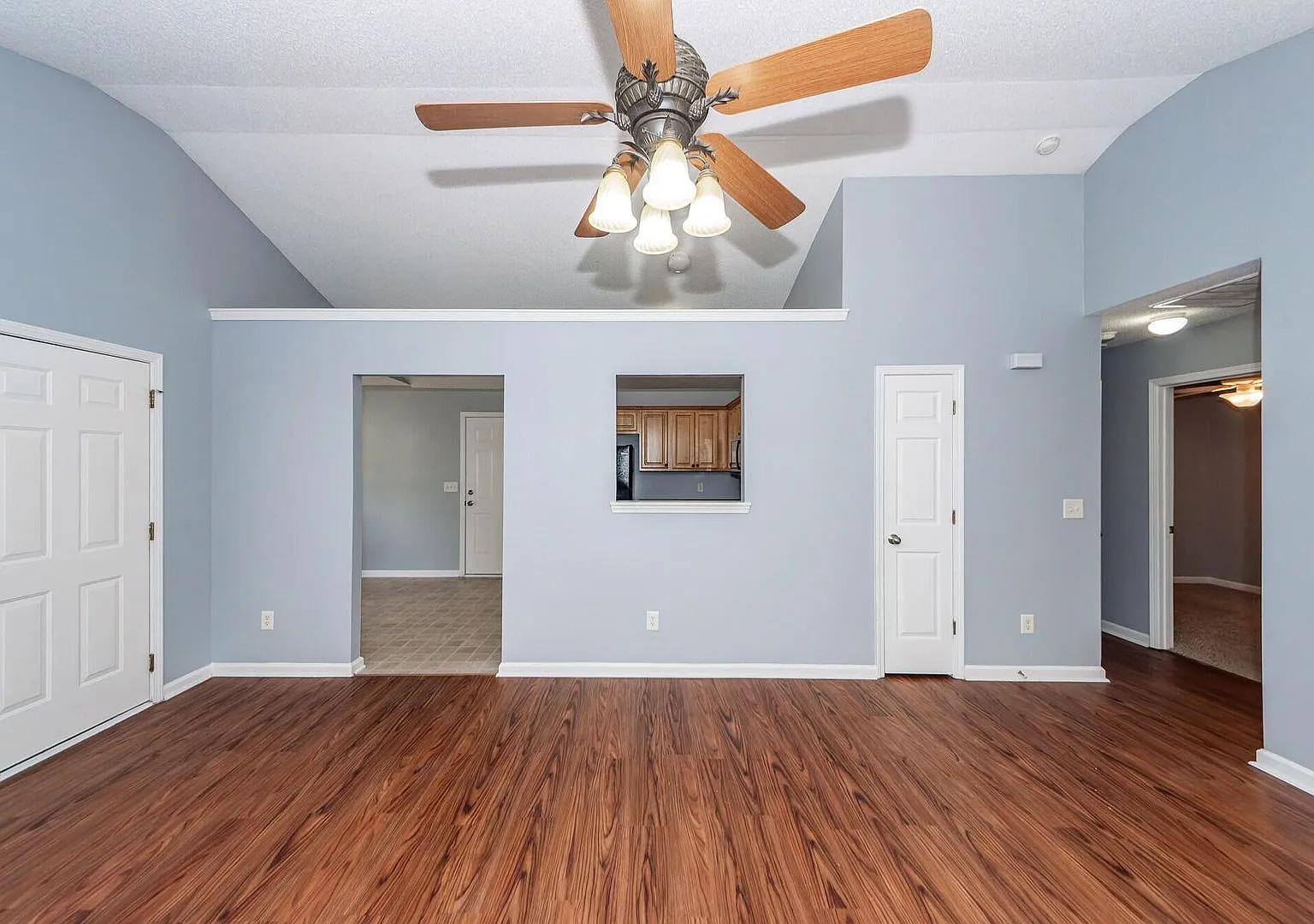 Charming move-in ready 3-bedroom, 2-bath! — Photo 4