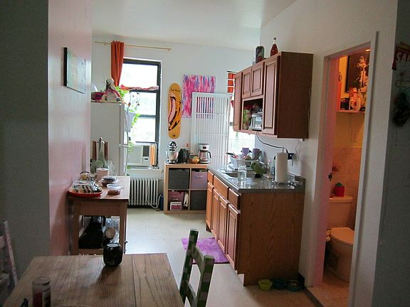 5th image of 763 Hart St #6