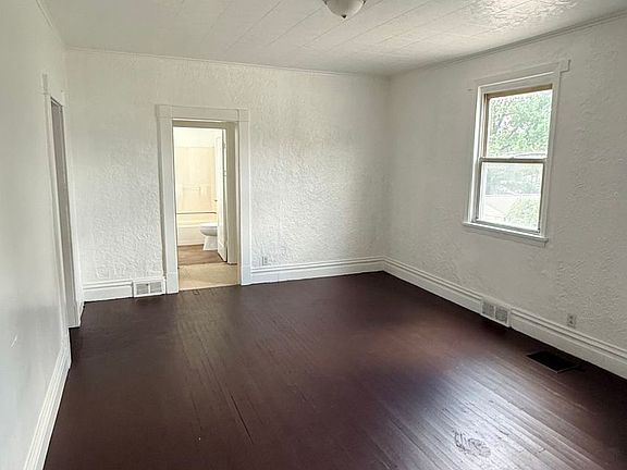 5th image of 1633 Leishman Ave