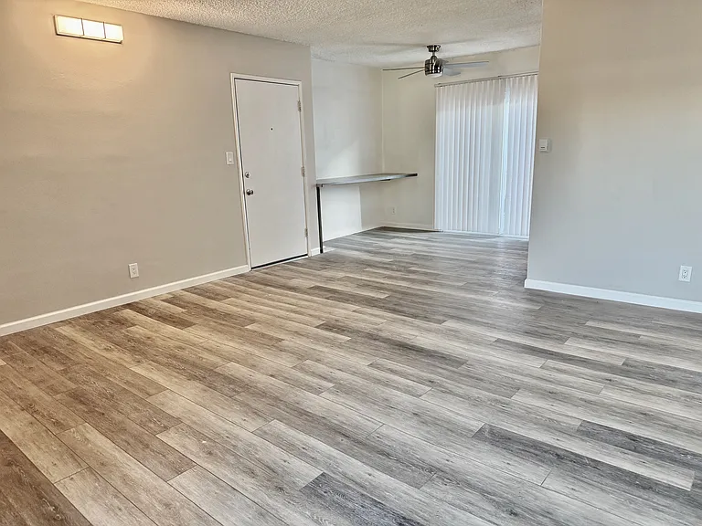Large & bright rooms.