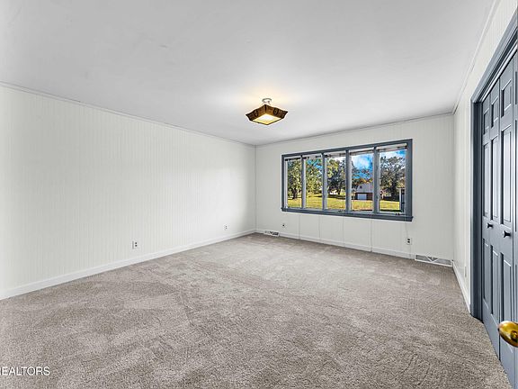 3rd image of 186 Shetland Rd