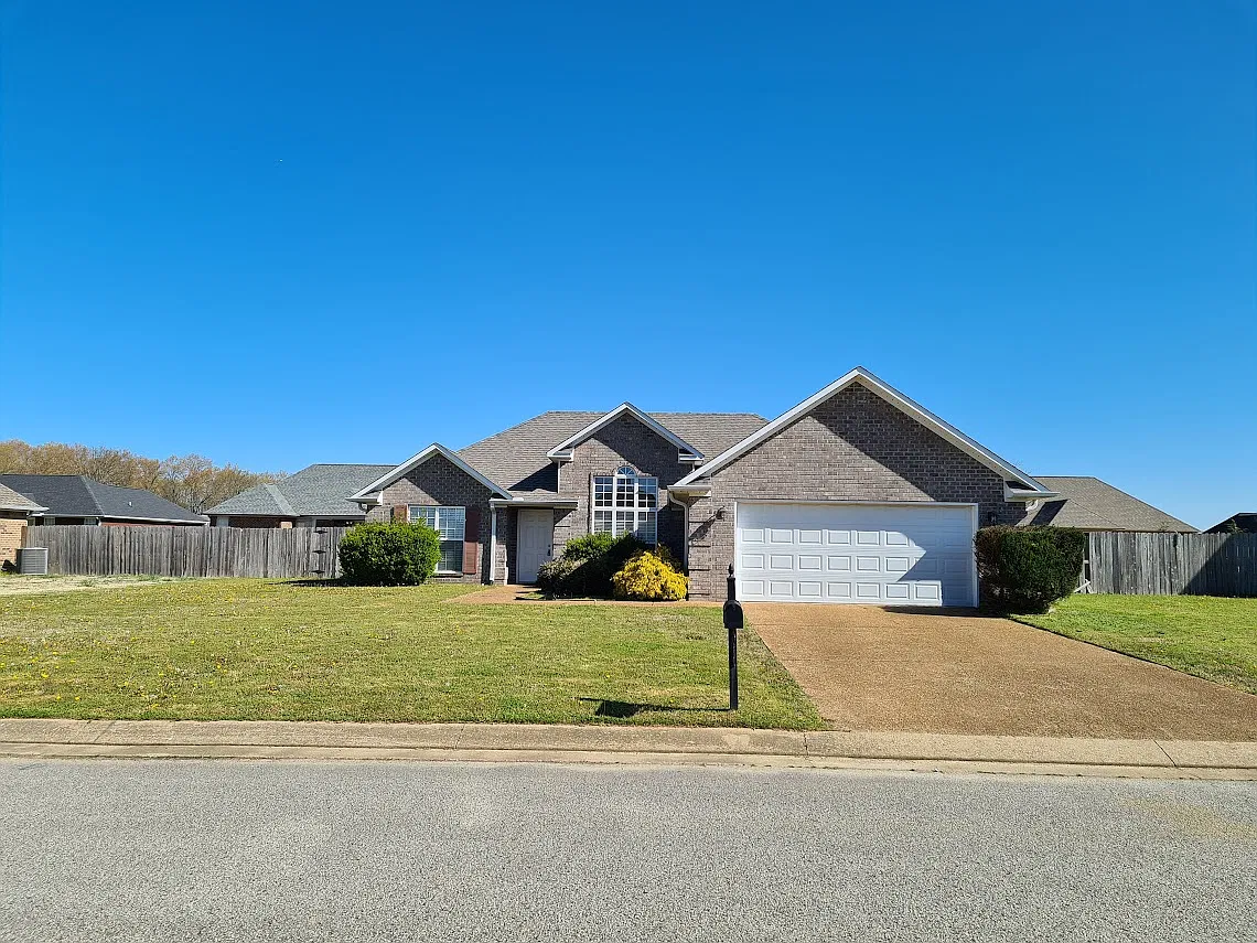 3 bed, 1563 sqft, $5,400 — Photo 2