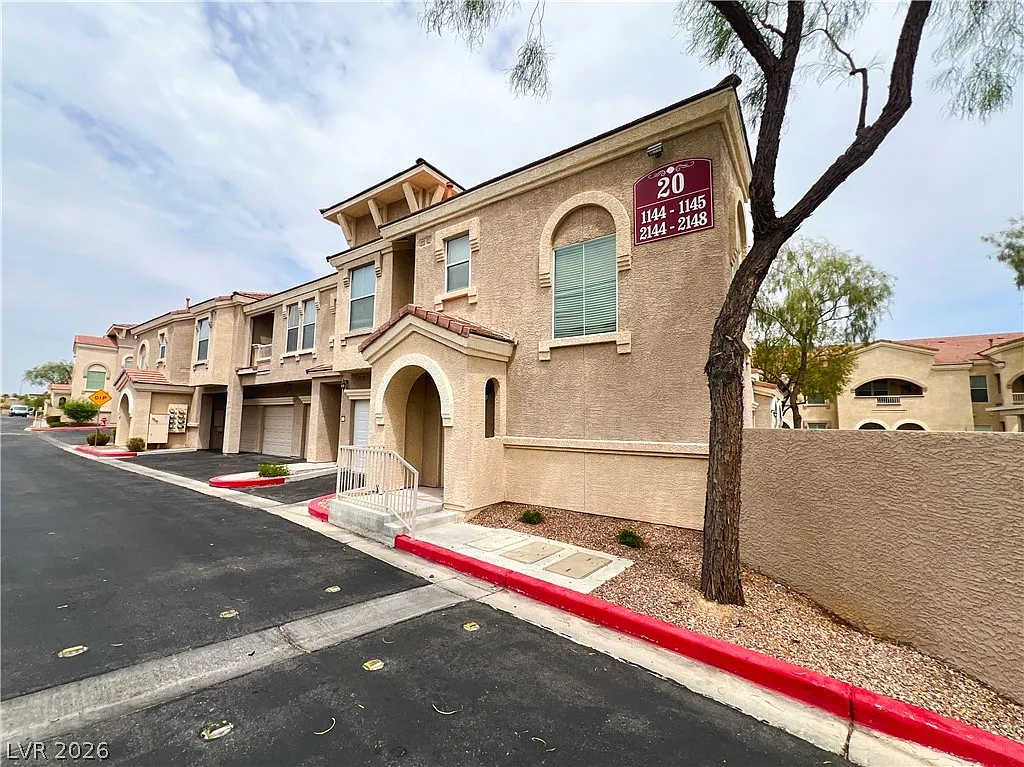2 bed, 2.0 bath, 1172 sqft, $1,664 — Photo 4
