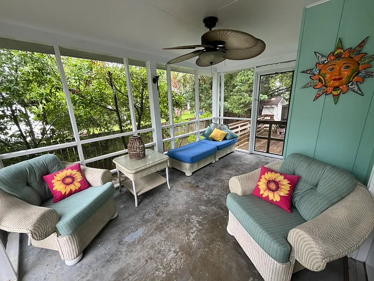 305 N Channel Dr — Photo 2