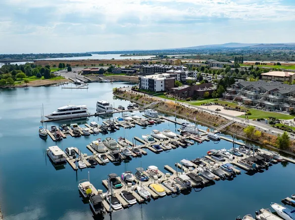 386 Columbia Point Dr APT 201, Richland, WA 99352