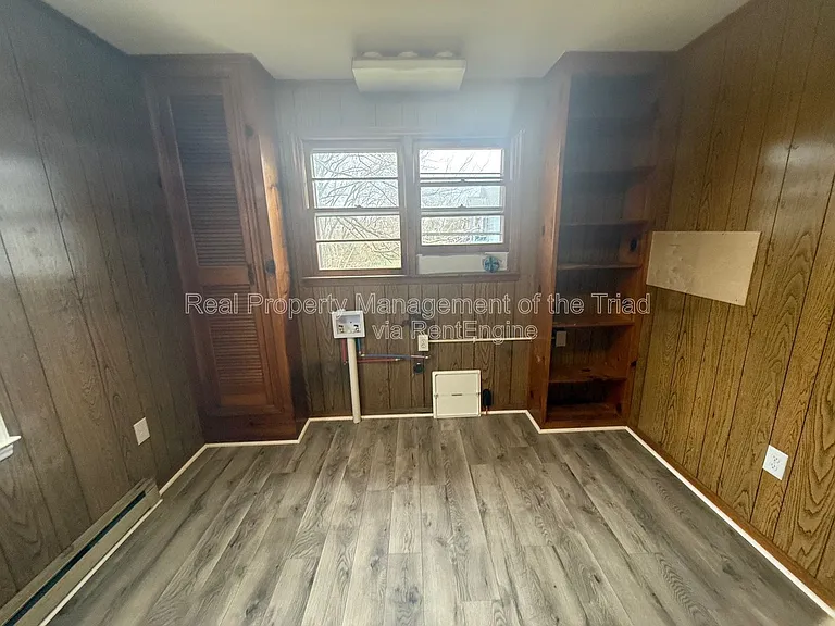 1514 E 1st St — Photo 13