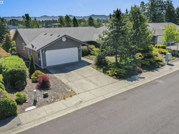 72 Park Village Dr, Florence, OR 97439