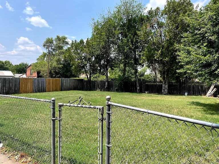 120 E Avenue F — Photo 5