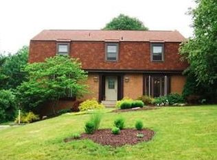 2446 Southvue Dr, Pittsburgh, PA 15241