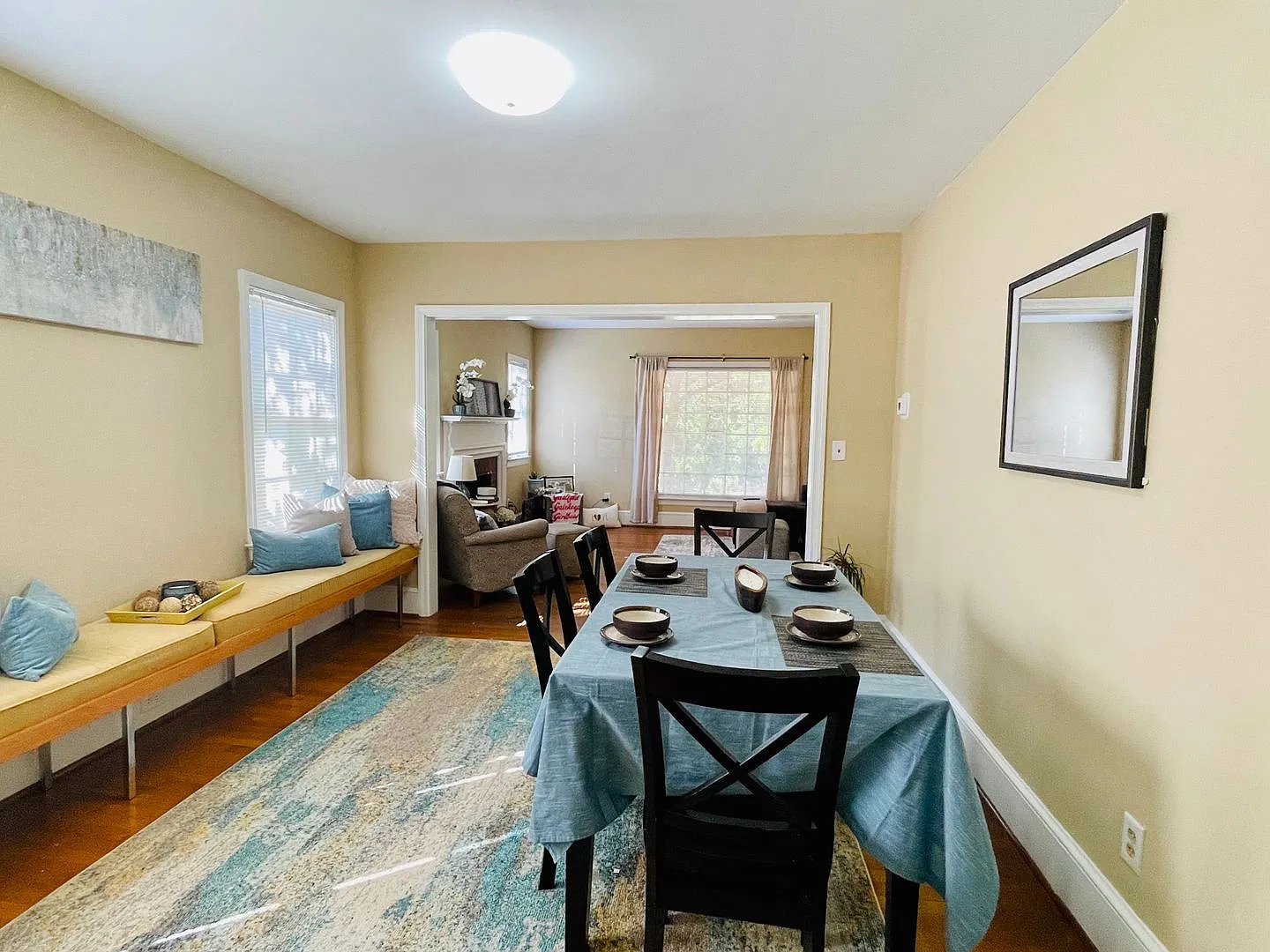 Beautiful home with old fashioned charm! Walk to UNC! — Photo 4