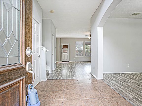 5th image of 43 W Spindle Tree Cir