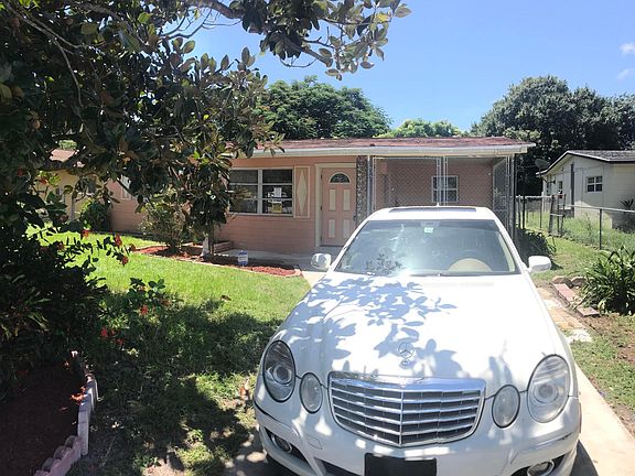 2nd image of 2103 N Avenue Q Avenue