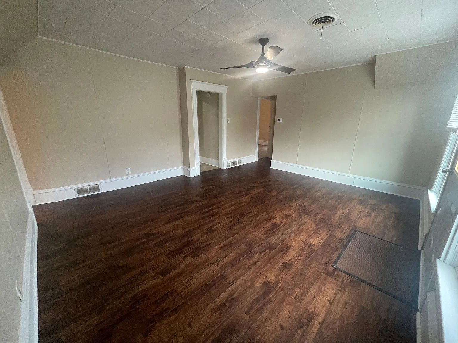 2 bed, 1.0 bath, 876 sqft, $850 — Photo 1