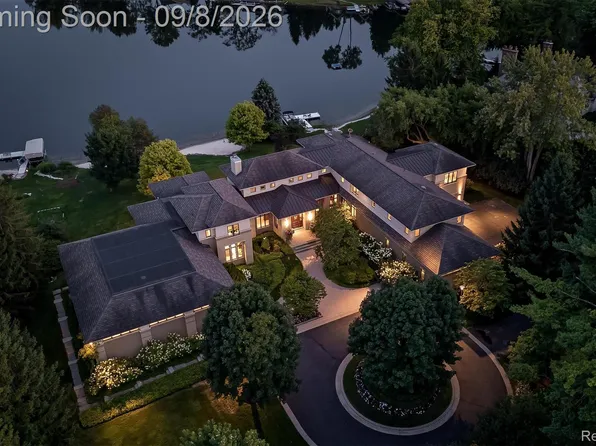 4969 Elmgate Dr, Orchard Lake, MI 48324