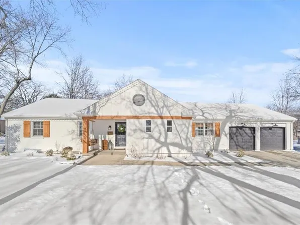 9712 Mohawk Dr, Overland Park, KS 66212
