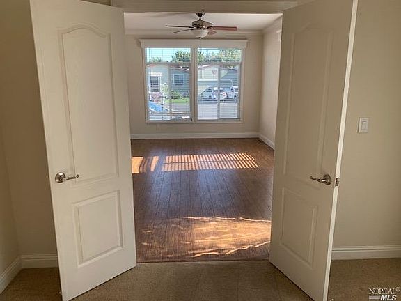 5th image of 208 Daphne Court UNIT 208